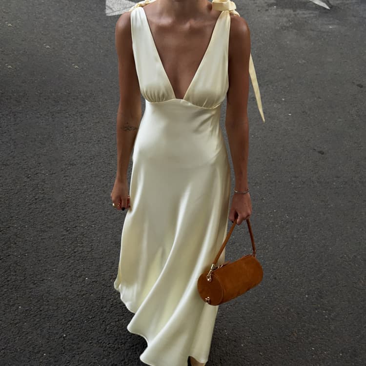 V-neck Sexy Backless Sleeveless Dress with Tie 1