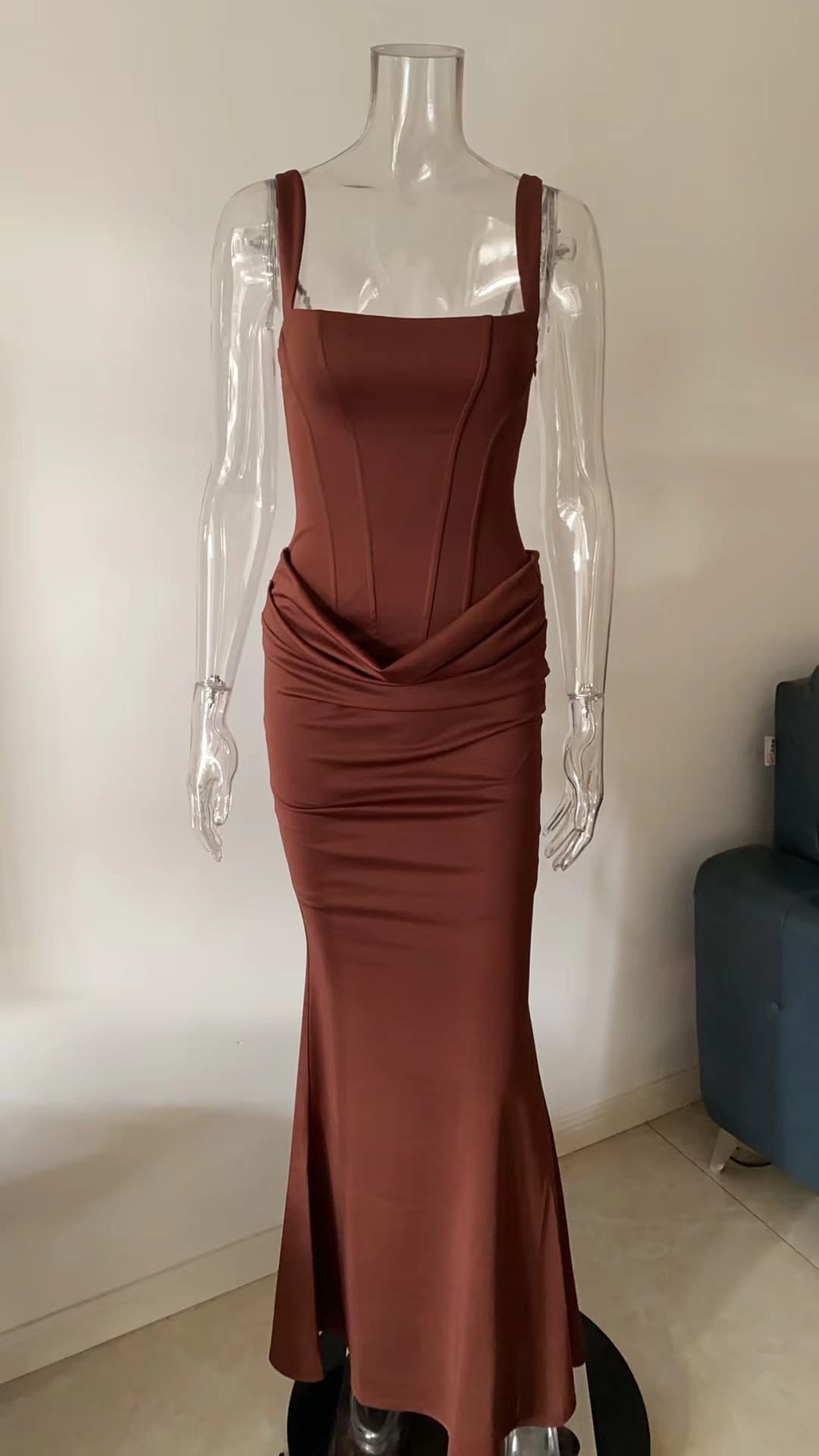 Елегантен Без Трегери Долг Бел Слип Фустан за Женски color variant